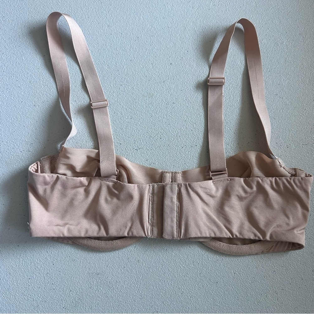SKIMS Tan Seamless Everyday Bra - Picture 4 of 7